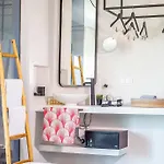 شقة Len Art Selected فاليراكي